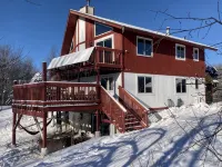 Modern Chalet -AC, hot tub, sauna + pets welcome - Chalets