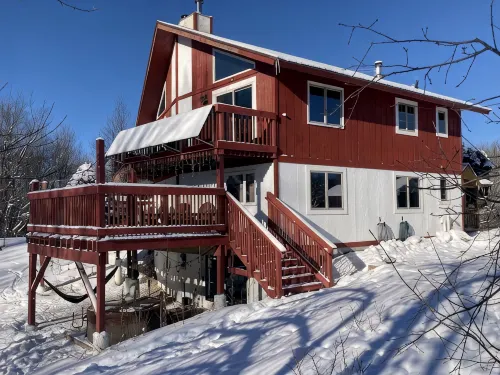 Modern Chalet -AC, hot tub, sauna + pets welcome - 3-stjärniga