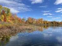 Beautiful log cabin with all the creature comforts of home. Private fishing lake - 3-Star