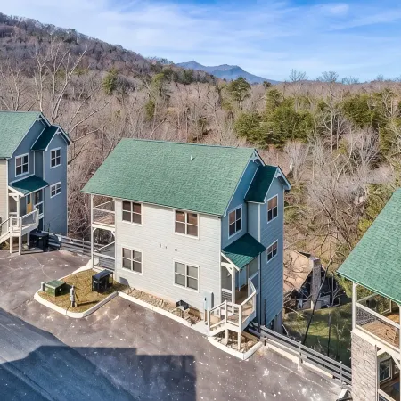 Indoor Private Pool! Hot Tub! Near Parkway Dollywood and minutes to Attractions