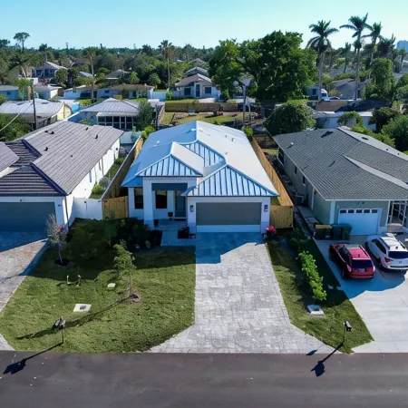 New Villa! Close to the 🏖️! Heated Pool/Spa, Lanai, Grill, EV🔌! Two King beds!