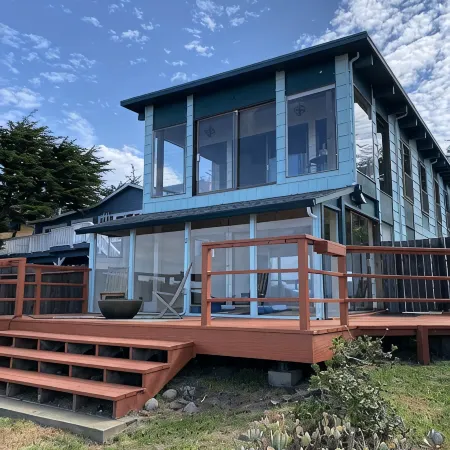 Oceanfront Oasis, Sunsets & Crashing Waves
