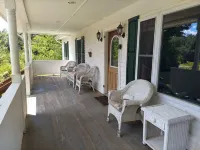 NEW for 2024, 6 person hot tub. Spacious country home with large back yard. - 3성급