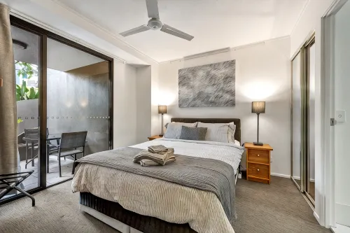 Resort Living < 10mins CBD ~ 2Bed / 2Bath / 1Car - Boutique