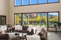 The Leavenworth Lodge - Swimming Pool, Pickleball - Alppimaja