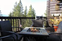 Luxury Tahoe Townhome. Panoramic Lake & Mountain Views. Sleeps Six. - Kitchens