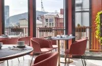 Heritage Hotel and Suites - พร้อมระเบียง