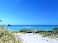 POSHPADZ Kai Villa-Water Views, Balcony, Walk to Jupiter Beach Sleeps 4 - Boutique