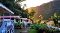 Chez Ophelia Cottage Apartments Hotels near Screw's Sulphur Spa