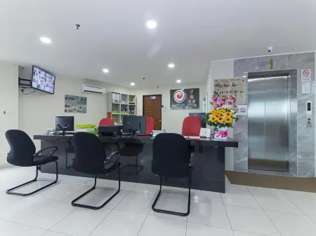 Central Hotel Отели в г. Jempol