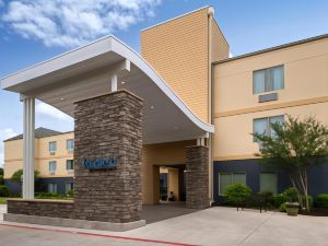 Fairfield Inn & Suites Arlington Near Six Flags