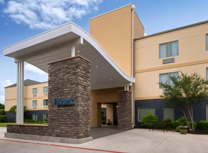 Fairfield Inn & Suites Arlington Near Six Flags