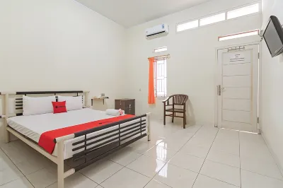 RedDoorz Syariah Near Tugu Pandanwangi Cianjur Hotels in Cugenang