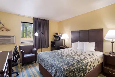Econo Lodge Spotsylvania Town Center Hotels near Best Buy