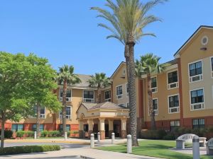 La Quinta Inn & Suites by Wyndham Ontario Airport