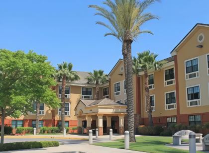 La Quinta Inn & Suites by Wyndham Ontario Airport