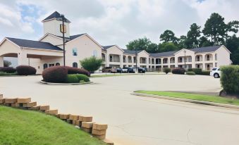 Super 8 by Wyndham Montgomery/ Lake Conroe