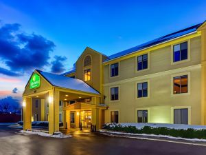 La Quinta Inn & Suites by Wyndham South Burlington