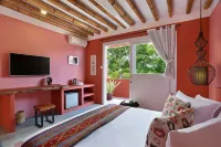 PinkCoco Gili Trawangan - Constant Surprises & for Cool Adults Only