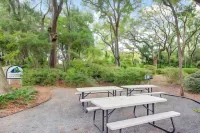 Amelia Landings Condo, Easy Access to the Pool and Short Walk to the Beach by RedAwning