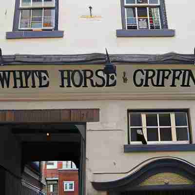 White Horse & Griffin Hotel Exterior