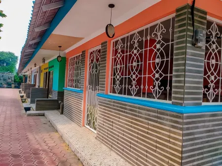 Family Homestay Annur Syariah Отели в г. Cicurug