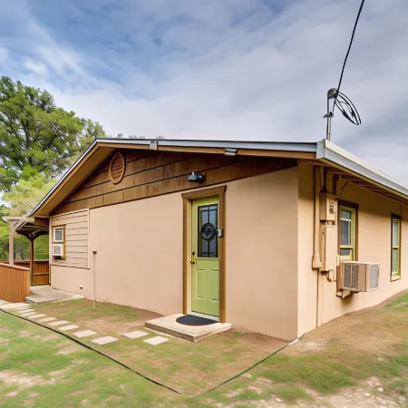 Cabana Sol Cabin 4 Mi to Garner State Park