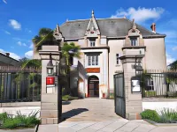 Hôtel de La Barbacane Отели в г. Тифож