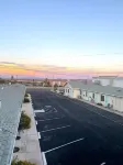 Howard Johnson by Wyndham Ridgecrest, CA - Parkplatz