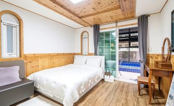 Gyeongju Mont Blanc Pension (Pool Villa, Group Room, Near Bomun Complex)