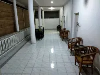 Hotel Puri Laras Kebumen 호텔