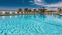 Days Inn & Suites by Wyndham Jekyll Island - Ocean View