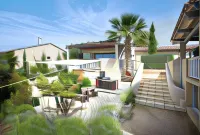 La Villa les Petits Gardons فنادق في Estezargues