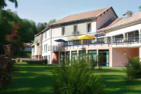 Logis Hôtel - Restaurant le Tulipier - ที่มีสระว่ายน้ำ