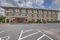 Super 8 by Wyndham Waterloo Hotels in Columbia