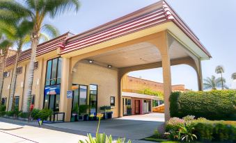 Anaheim Discovery Inn and Suites