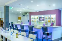 Q-Inn Boutique Hotel - bar