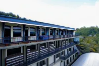 Capital O 887 Green Hill Hotel and Convention Center Hotel dekat LASHOP BERKAH
