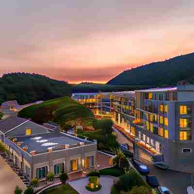 Lazure Hotel & Marina Hotel Exterior