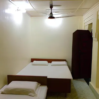 Goroomgo Shanti Guest House Varanasi Hotels in Domari