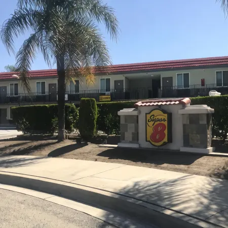 Super 8 by Wyndham Redlands/San Bernardino