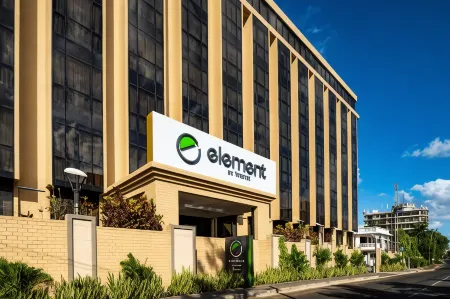 Element Dar es Salaam Отели рядом с достопримечательностью «Коко Бич»