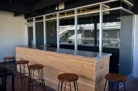 California Comfort & Suites - bar