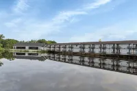 Waterbird Lakeside Inn Hotels in Chesterton