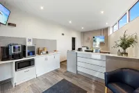 Fawkner Executive Suites & Serviced Apartments Hotels in Coburg North