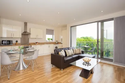 Western Gate - Luxury 2 Bed Downtown Apartment