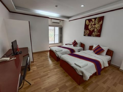 วีเรสต์ โฮเทล