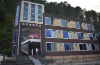 Royal Park Hotel Balakot فنادق في Balakot