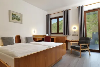 Hotel-Garni-Kachelburg Hotels near Weinkellerei Heinrich Schwebel