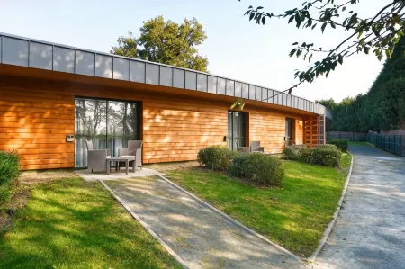 Logis Hôtel Domaine du Moulin Cavier - Restaurants & Spa Отели в г. Бокузе